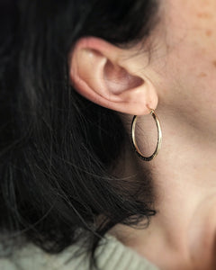 Anneaux d'oreilles martelés - Peasejewelry